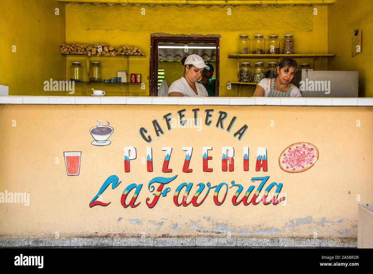 Un restaurant appelé Pizzeria la Favorita, qui traduit à la pizza préférée; Camaguey, Cuba Banque D'Images