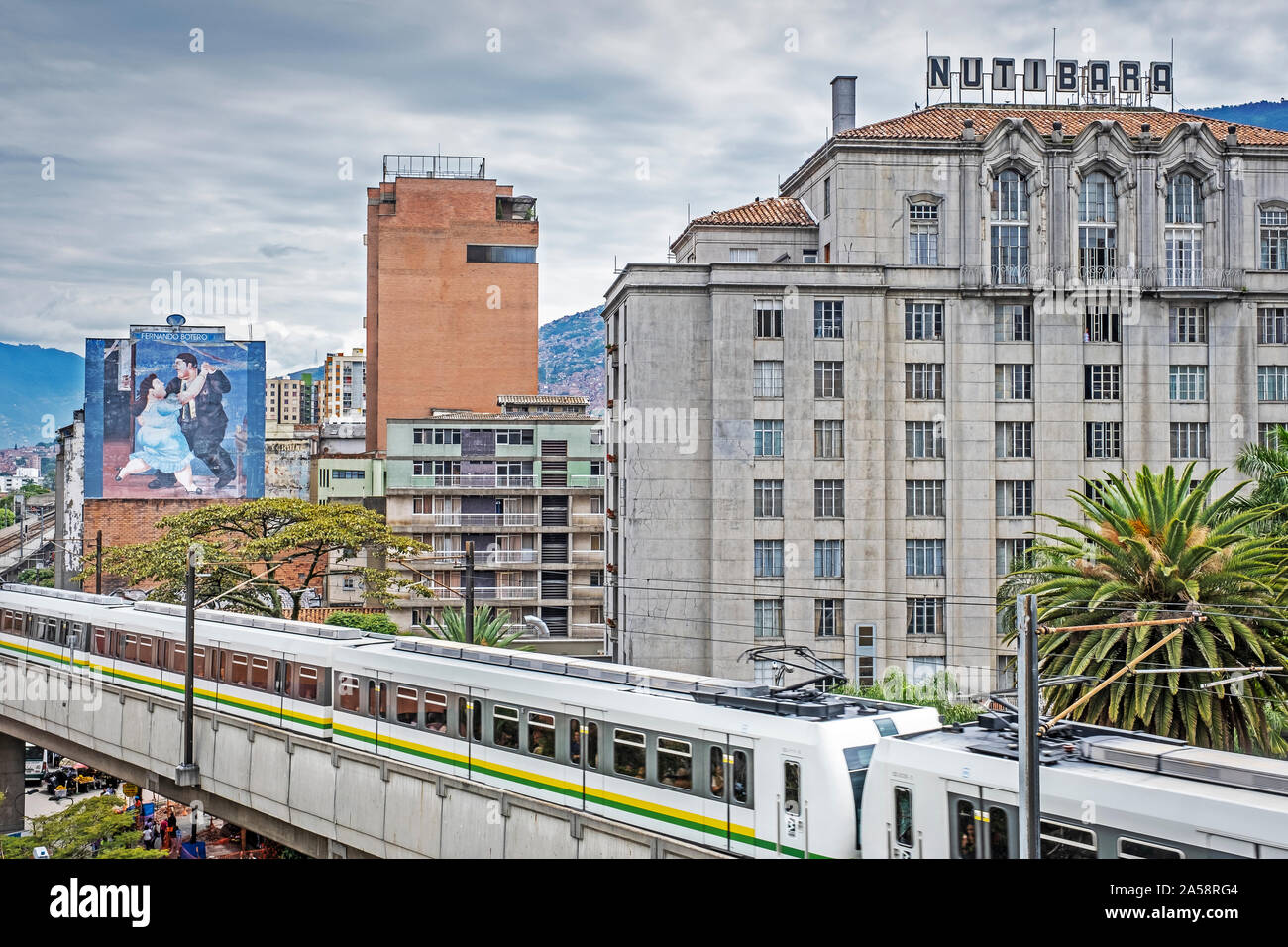 Métro, métro, une ligne entre Prado et de l'hôpital gare, centre-ville, Skyline, Medellin, Colombie Banque D'Images