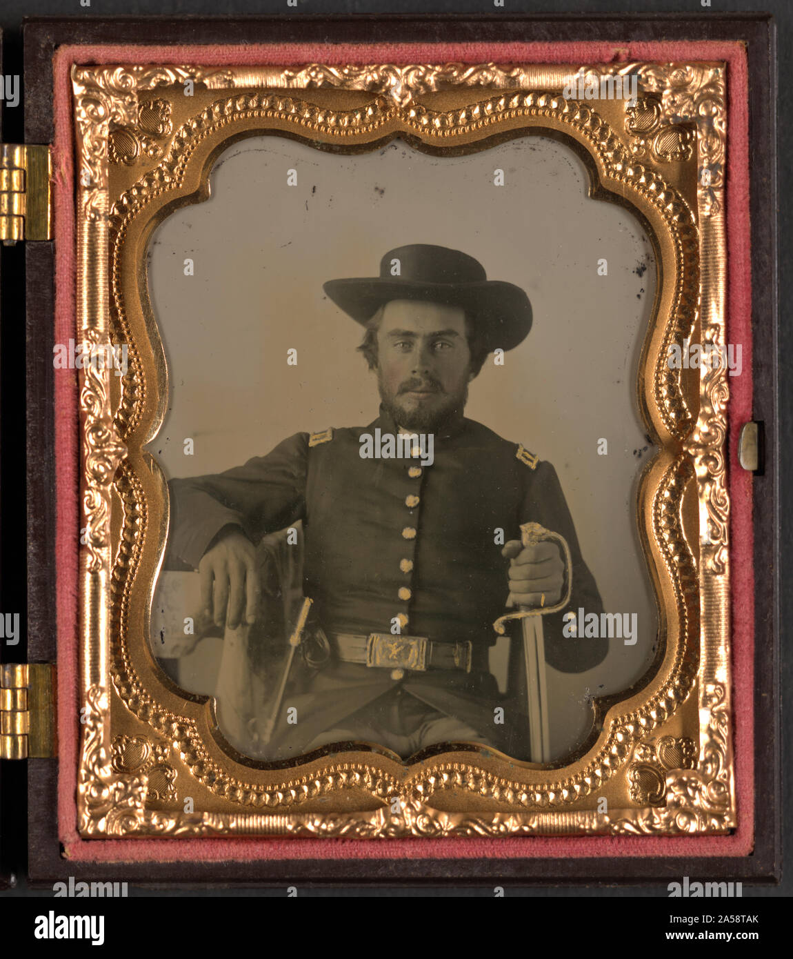 Agent non identifié à l'Union européenne et de l'Ouest uniforme hat avec épée Banque D'Images