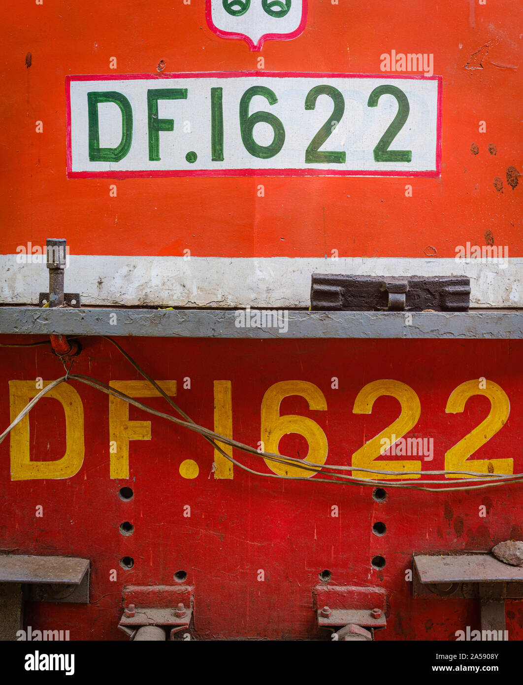 YANGON, MYANMAR - CIRCA DÉCEMBRE 2017 : la photo en gros du moteur de la locomotive du train Yangon fer circulaire Banque D'Images