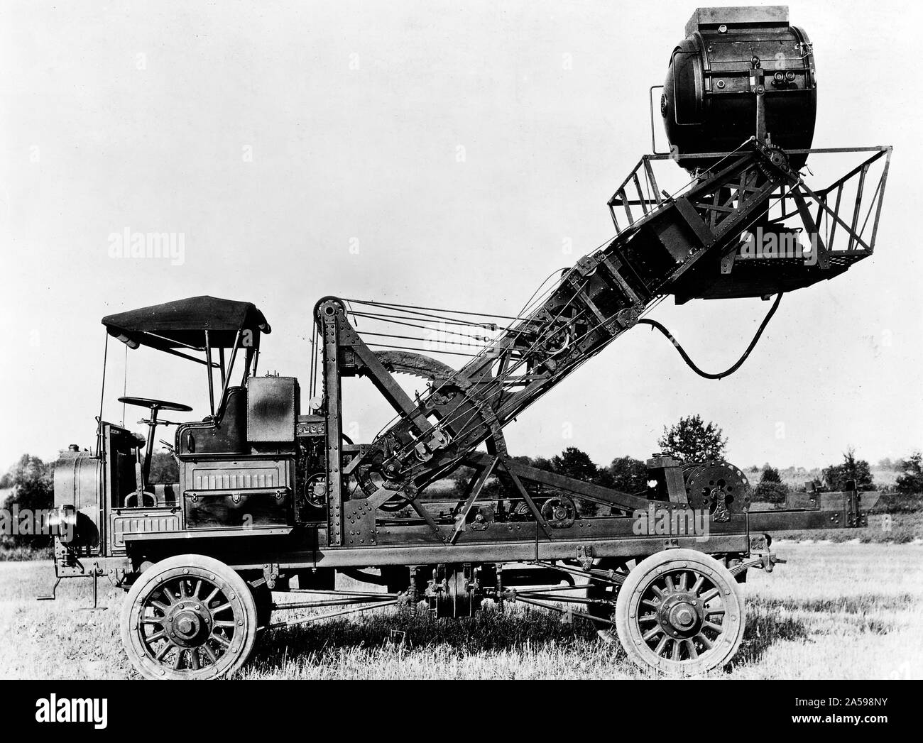 Projecteur monté sur un chariot à moteur ca. 1917-1918 Banque D'Images