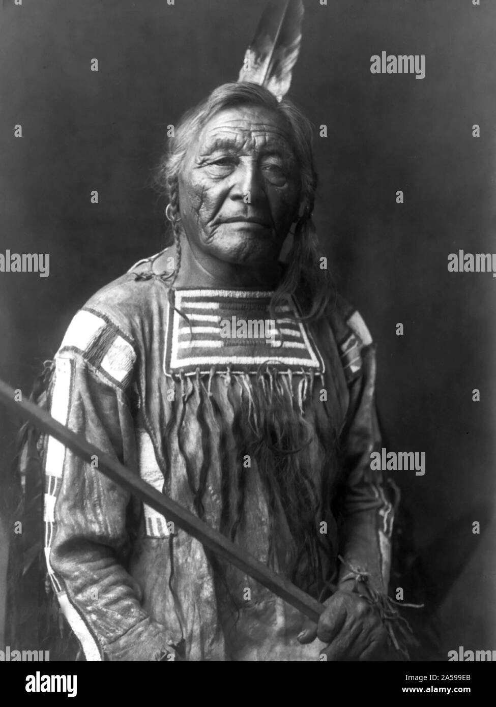 Edward S. Curtis indiens des États-Unis - Elk assis--Apsaroke ca. 1908 Banque D'Images Edward S. Curtis indiens des États-Unis - Elk assis--Apsaroke ca. 1908 Banque D'Images