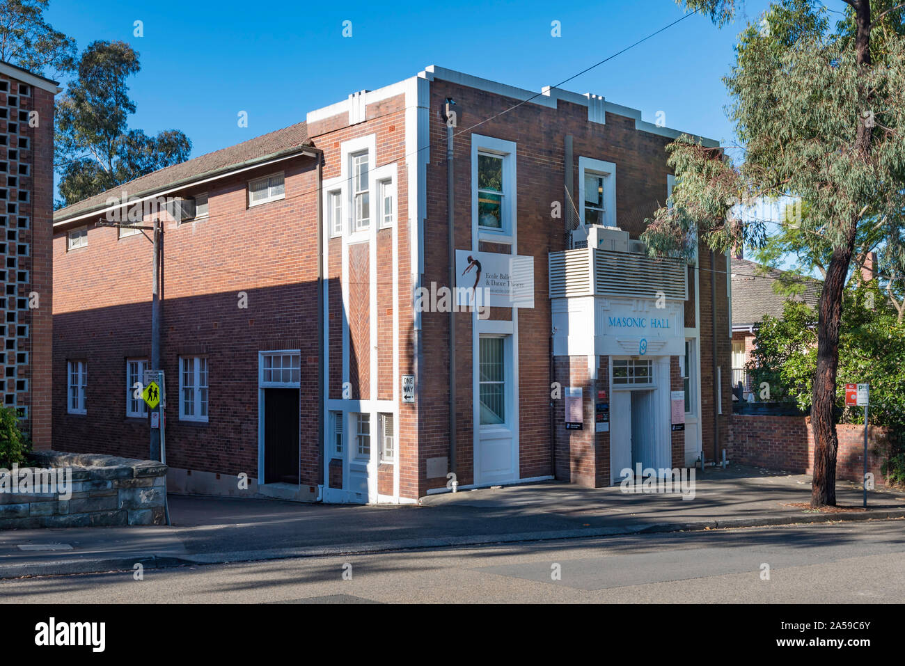 Le brun-brique rectangulaire, de deux étages ancien masonic hall à Lindfield, Sydney a été construit en 1935 et est aujourd'hui loué à un petit groupe tutoriel ballet Banque D'Images