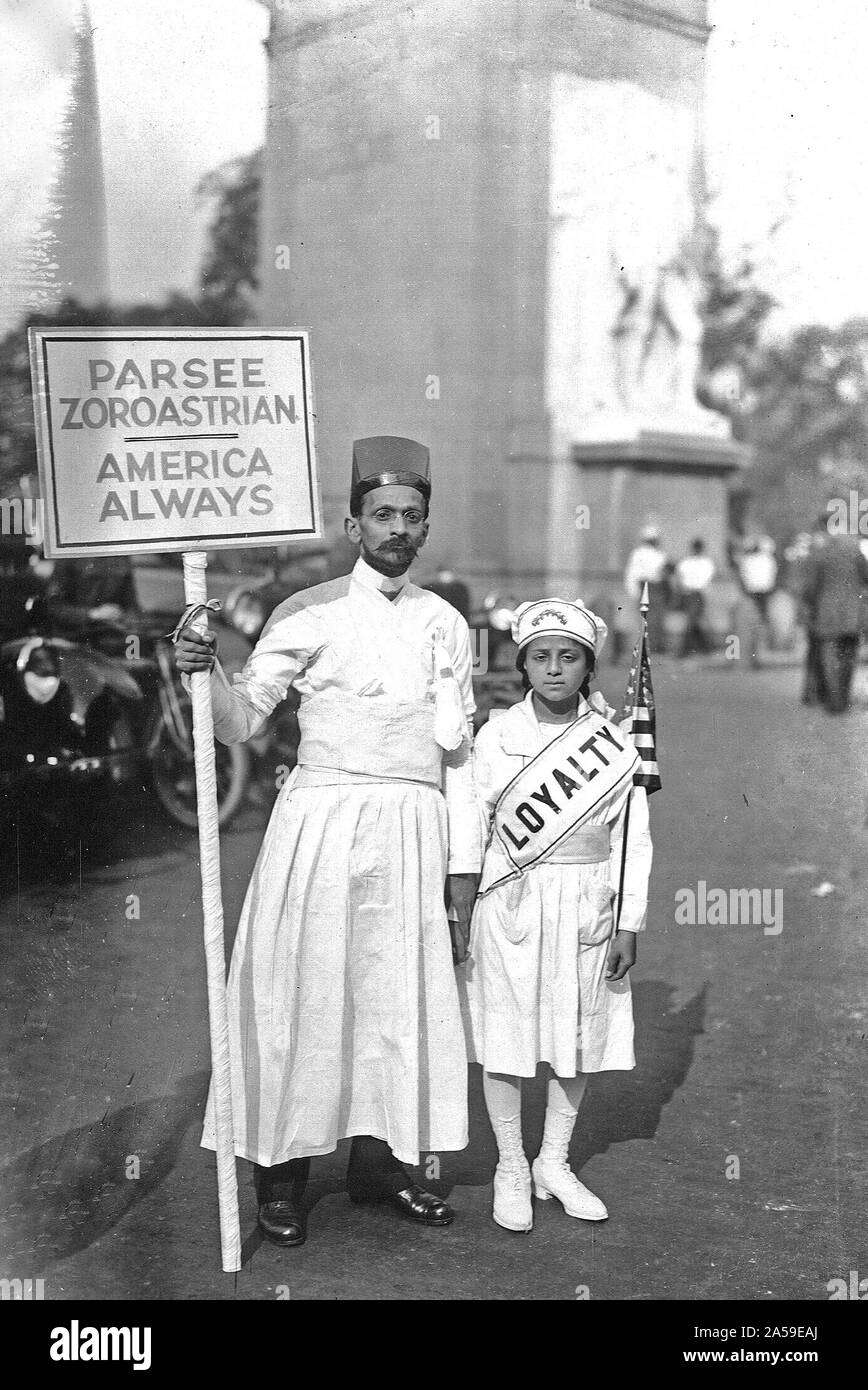 Le jour de l'indépendance, 1918 - Independence Day Parade, Cinquième Avenue, New York, le 4 juillet 1918. Division # 18 Parsees ou zoroastriens Banque D'Images