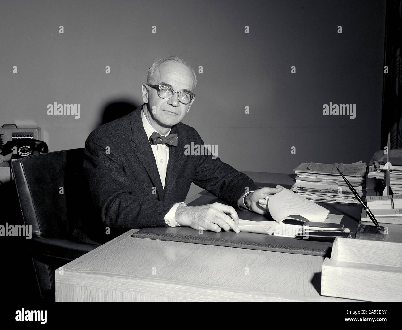 G Russell Robinson, directeur adjoint du Centre de recherche Ames de ca. 1958 Banque D'Images