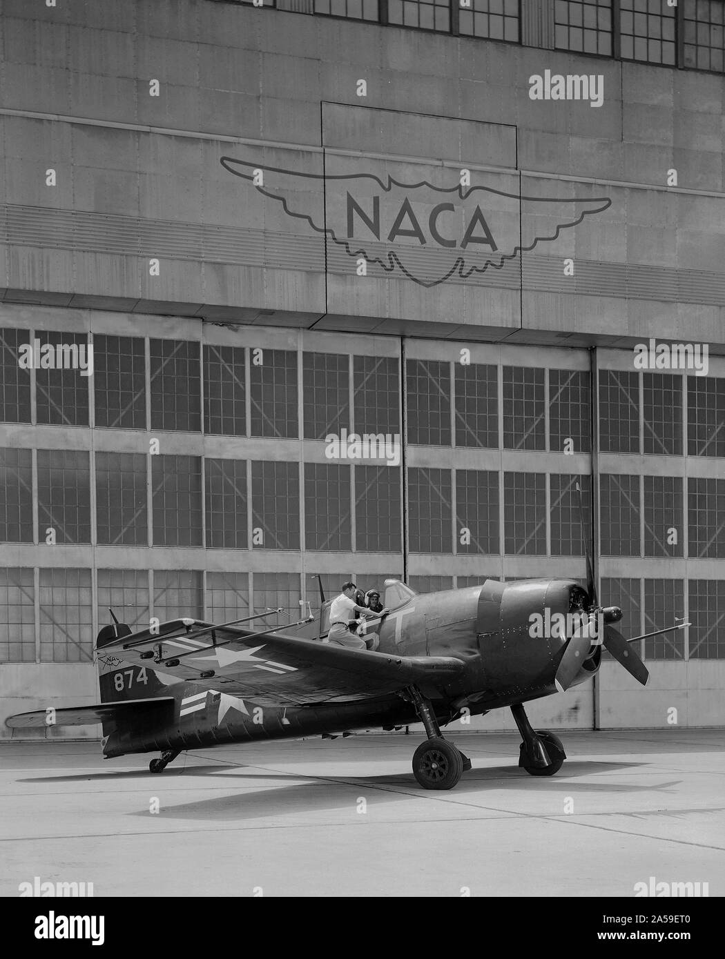GRUMMAN F6F-3 # 874 sur l'avion de ligne vol Ames NACA ca. 1955 Banque D'Images