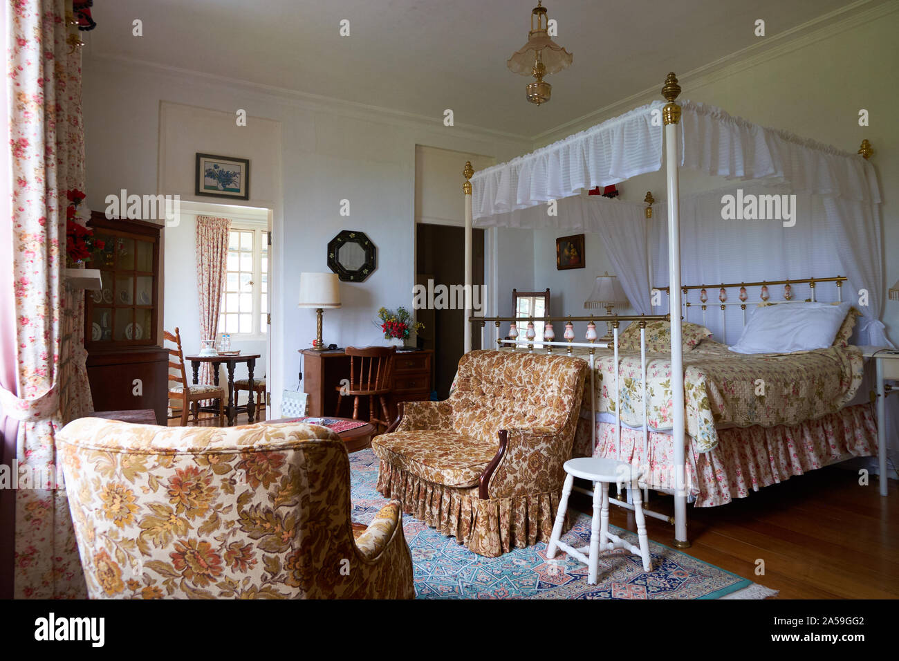 Un hôtel de style colonial période britannique de l'intérieur chambre à Ye Olde Smokehouse dans Fraser's Hill, la Malaisie. Banque D'Images