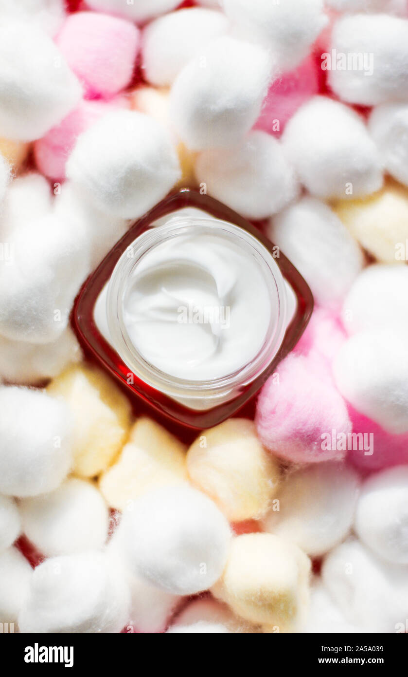 Heigble Lot De 1 000 Boules De Coton Bio Absorbantes Multi-usages Pour Enlever Le Vernis à Ongles, Le Démaquillage, Les Premiers Secours, Les Travaux Manuels, Le Nettoyage De La Peau, L'application De