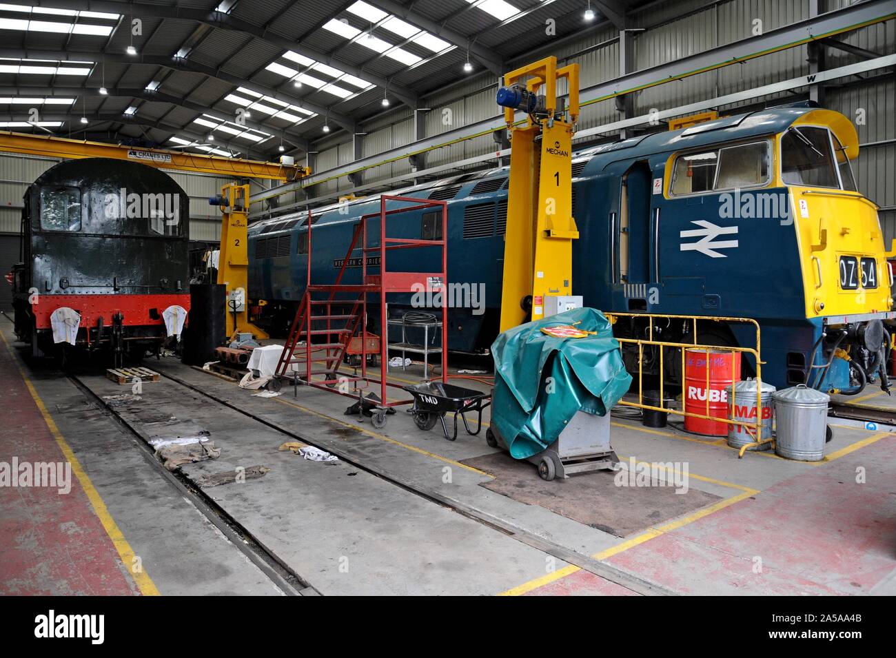 Locomotive BR 11 Ex classe No 12099 est considérée en réparation dans des ateliers sur la locomotive Kidderminster Severn Valley Railway Banque D'Images