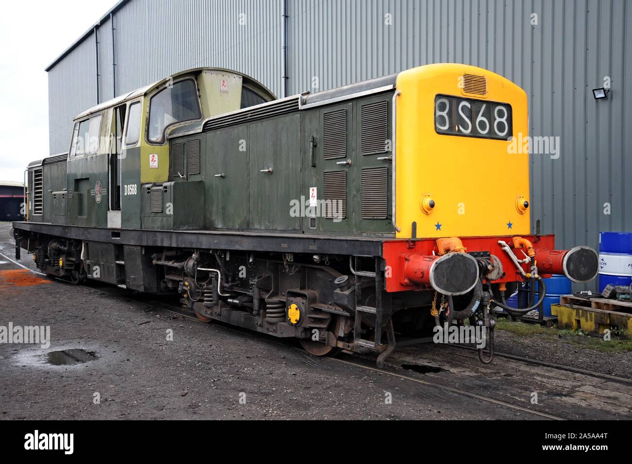 Ex British Railways Clayton type Class 17 loco diesel garée à Kidderminster depot, Severn Valley Railway Banque D'Images