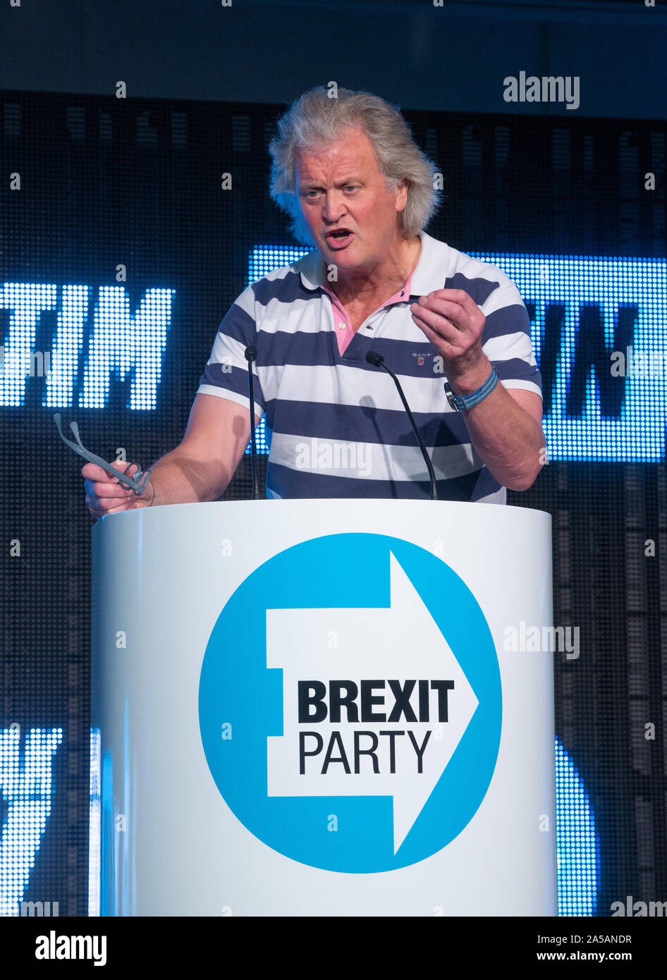 Tim Martin, fondateur de Wetherspoon et critique de l'Union européenne, traite d'un Brexit partie rallye. Banque D'Images