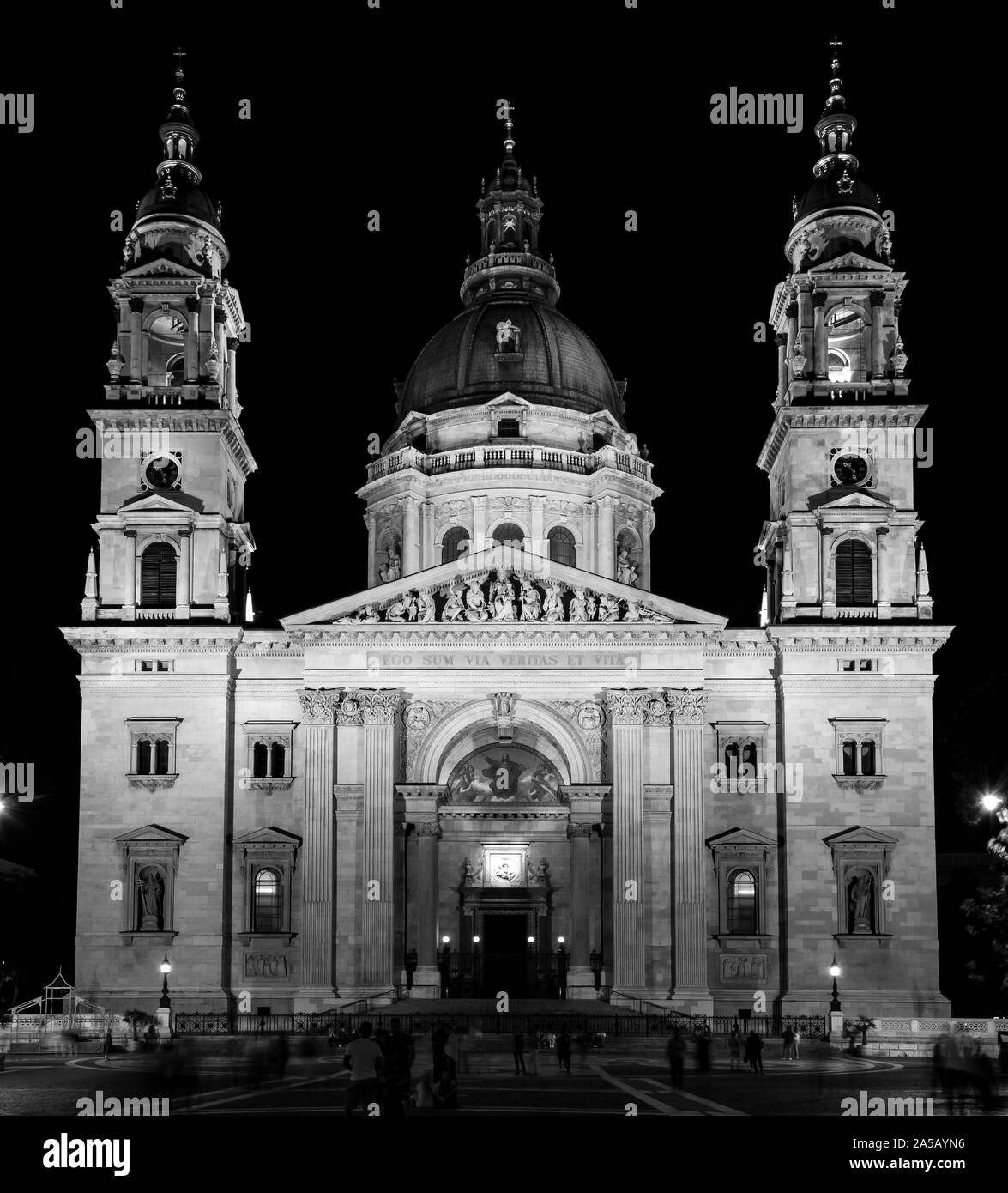 Basilique de Saint-Etienne est éclairée la nuit, Budapest Hongrie Banque D'Images