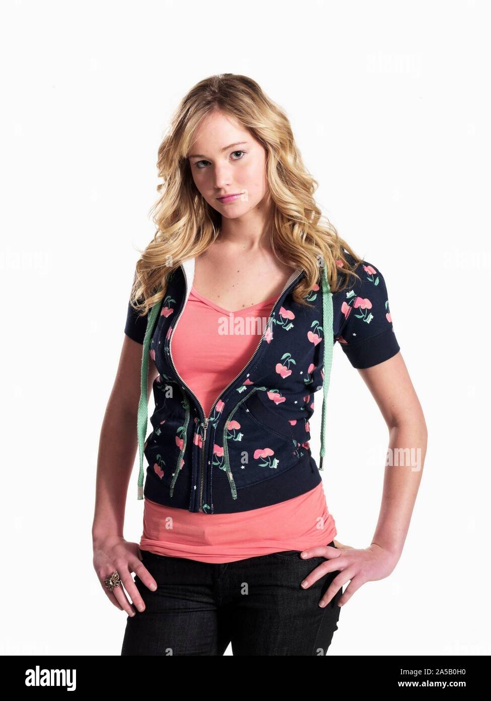 JENNIFER LAWRENCE DANS LE BILL ENGVALL SHOW (2007) -Titre original : BILL ENGVALL SHOW, L'-TV-, réalisé par James WIDDOES. Credit : Très drôle PRODUCTIONS / Album Banque D'Images