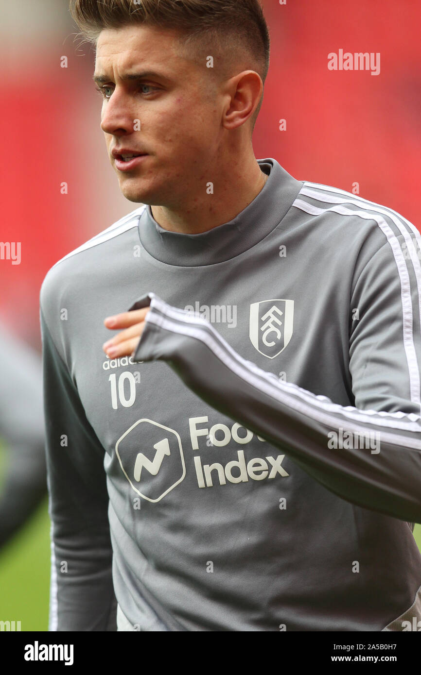 Stoke On Trent, Royaume-Uni. 19 Oct, 2019. Le milieu de terrain de Fulham Tom Cairney (10) au cours de l'EFL Sky Bet Championship match entre Stoke City et Fulham au stade de bet365, Stoke-on-Trent, Angleterre le 19 octobre 2019. Photo par Jurek Biegus. Usage éditorial uniquement, licence requise pour un usage commercial. Aucune utilisation de pari, de jeux ou d'un seul club/ligue/dvd publications. Credit : UK Sports Photos Ltd/Alamy Live News Banque D'Images