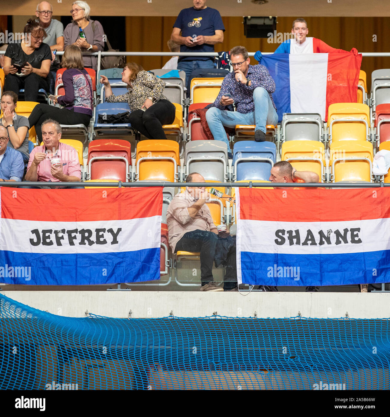 Apeldoorn, Pays-Bas. 19 Oct, 2019. APELDOORN, 19-10-2019, allsports Omnisport, Apeldoorn, banderoles à l'appui de Jeffrey Hoogland et Shanne Brasppennincx pendant les Championnats d'Europe de cyclisme sur piste, Ek Baanwielrennen. Credit : Pro Shots/Alamy Live News Banque D'Images