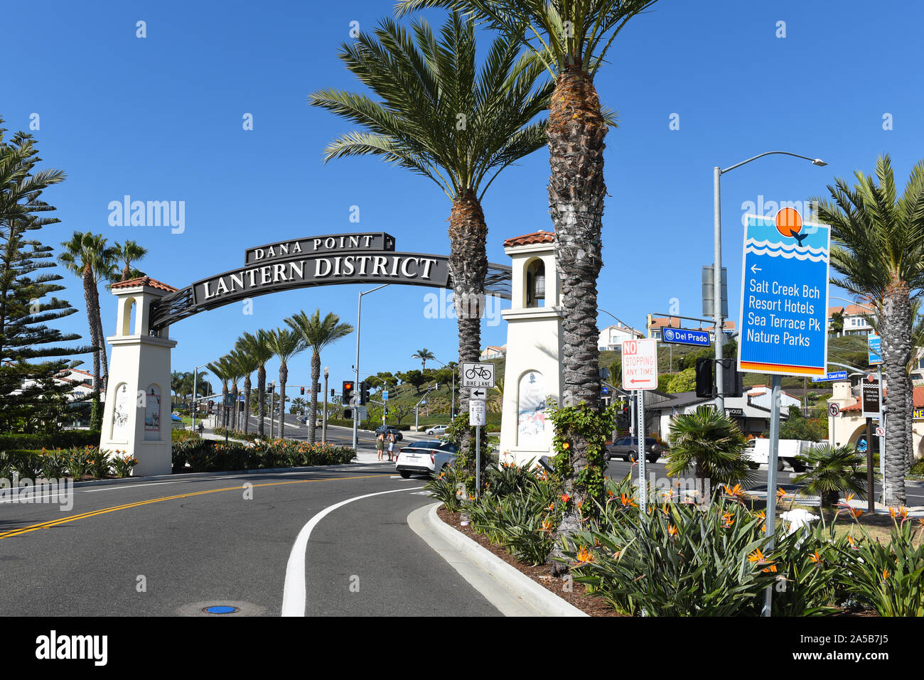 DANA POINT, CALIFORNIE - 18 OCT 2019 : La Lanterne signe District signale une zone de revitalisation en cours dans la ville de plage de la Californie du Sud. Banque D'Images