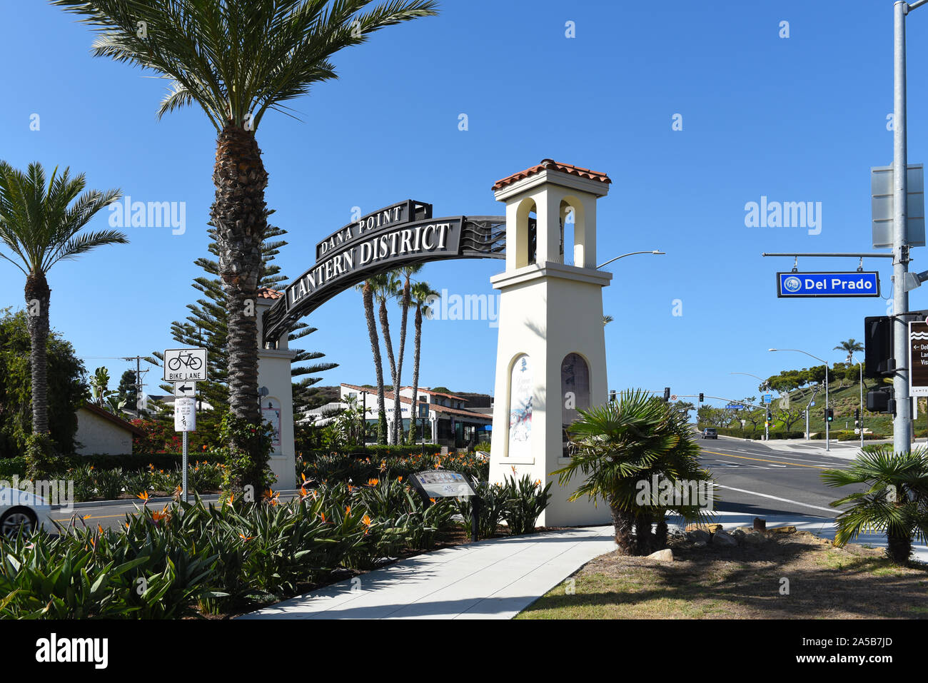 DANA POINT, CALIFORNIE - 18 OCT 2019 : La Lanterne signe District signale une zone de revitalisation en cours dans la ville de plage de la Californie du Sud. Banque D'Images