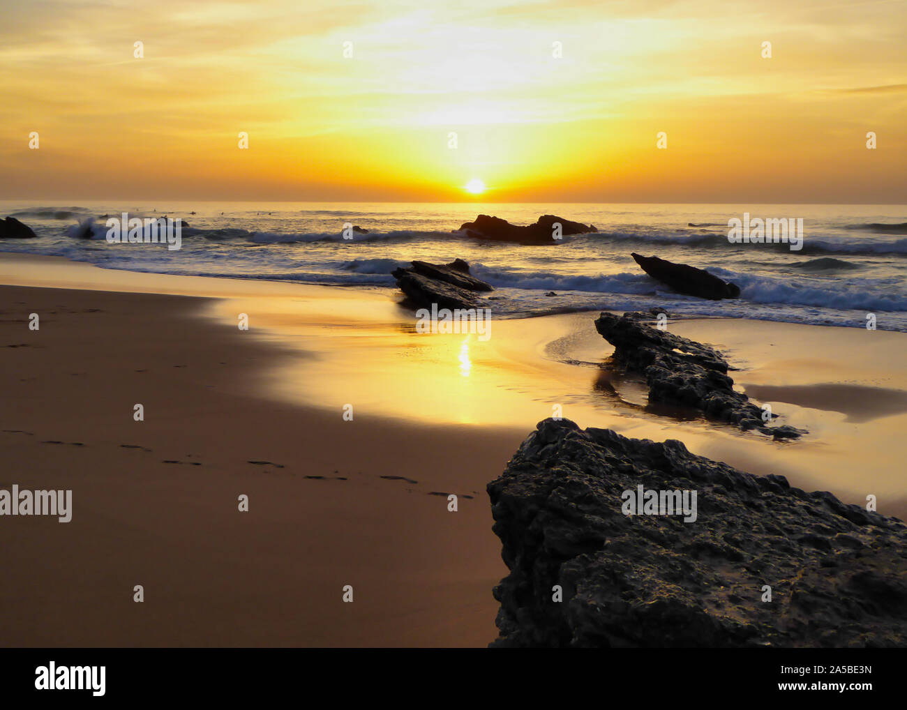 La célèbre plage appelé : Praia do Guincho au Portugal pendant le coucher du soleil Banque D'Images