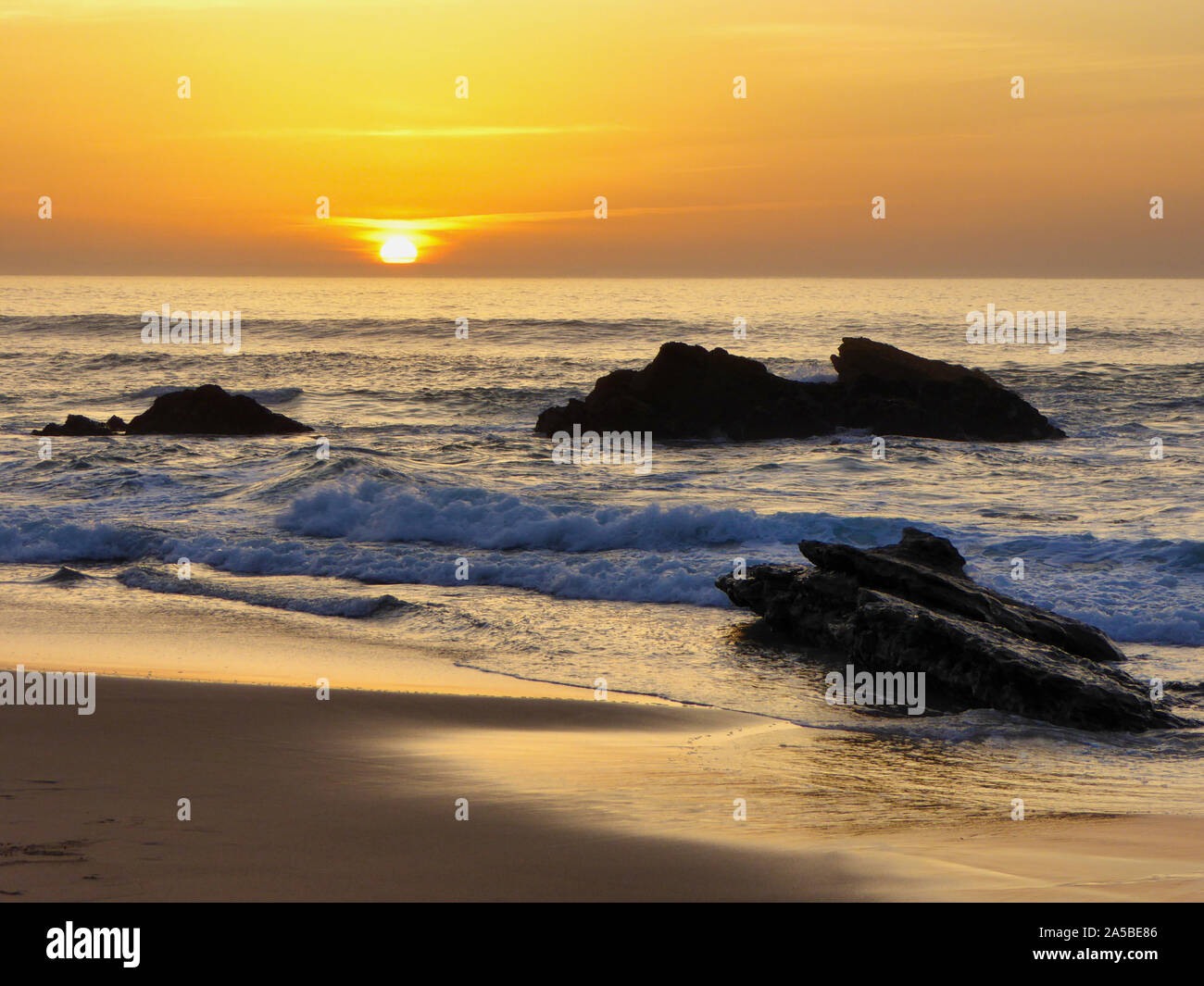 La célèbre plage appelé : Praia do Guincho au Portugal pendant le coucher du soleil Banque D'Images