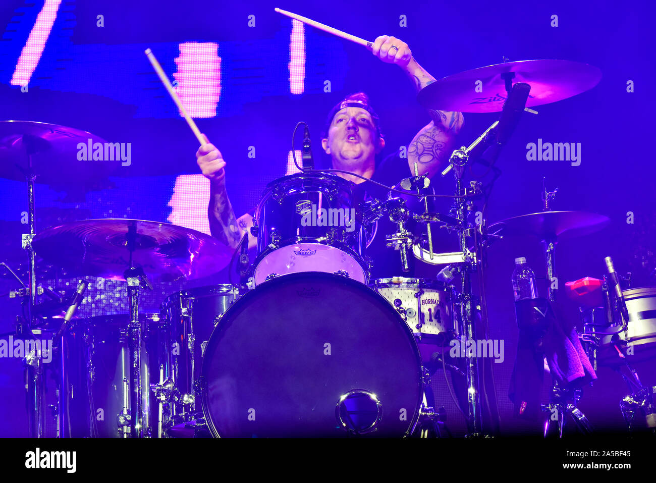 Las Vegas, Nevada, le 18 octobre 2019 - Le batteur pour le groupe l'utilisé à la troisième édition annuelle de Las Stique heavy metal music festival tenu à la Centre-ville de Las Vegas Events Center. Crédit de photo : Ken Howard Images Banque D'Images