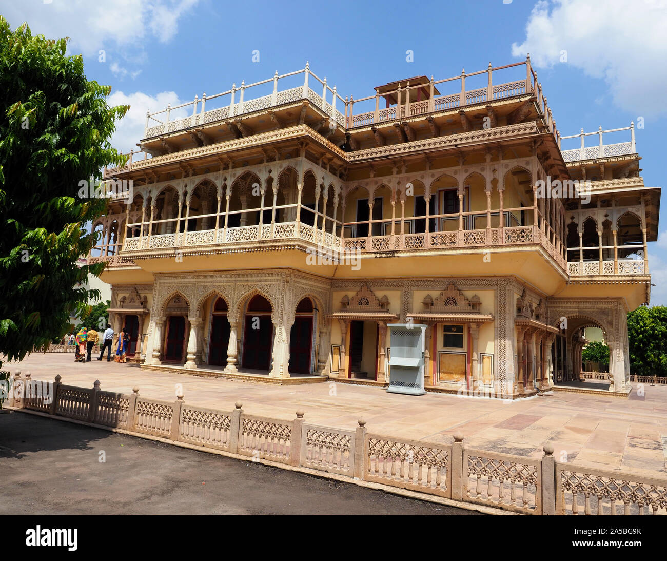 Voir à l'intérieur du complexe du palais de ville du Mubarak Mahal à Jaipur, Rajasthan, Inde Banque D'Images