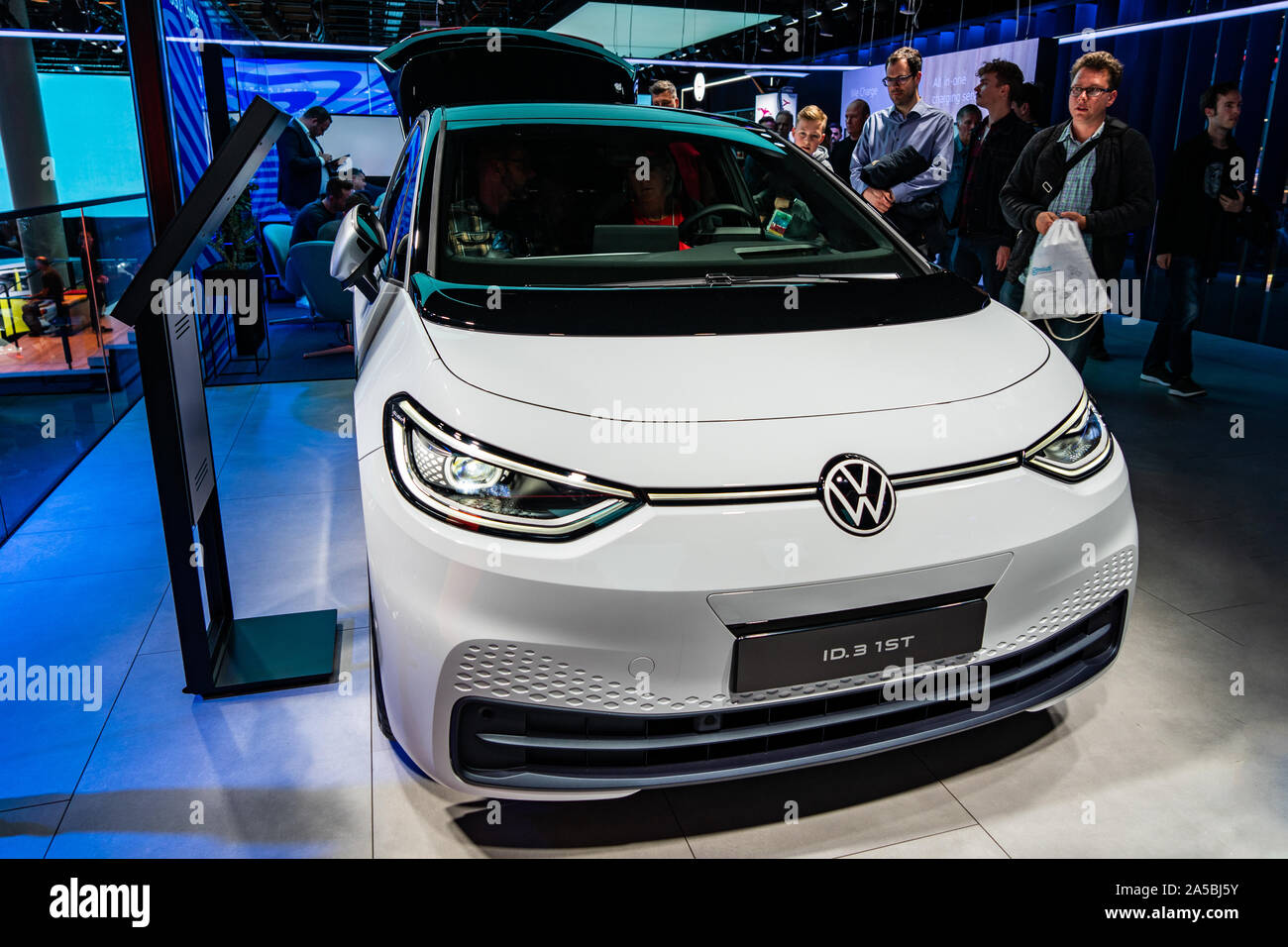 Allemagne, Francfort, 20 Septembre 2019 : la nouvelle Volkswagen ID 3 1er, à l'avant, à l'exposition de moteur de Francfort (IAA), Volkswagen première voiture électrique de masse Banque D'Images
