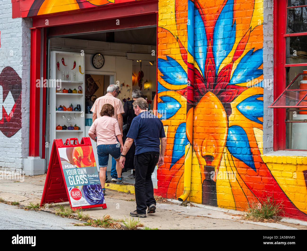 La rivière pittoresque quartier de Asheville en Caroline du Nord, États-Unis Banque D'Images
