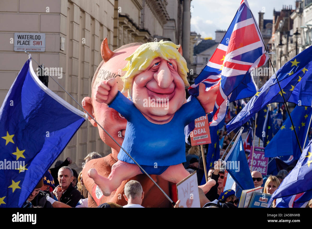 Londres, Royaume-Uni. 19 octobre 2019. L'Union européenne Pro remainers prendre part au grand rassemblement de mars et exigeant un second vote du peuple sur le Royaume-Uni dans l'Union européenne. Banque D'Images