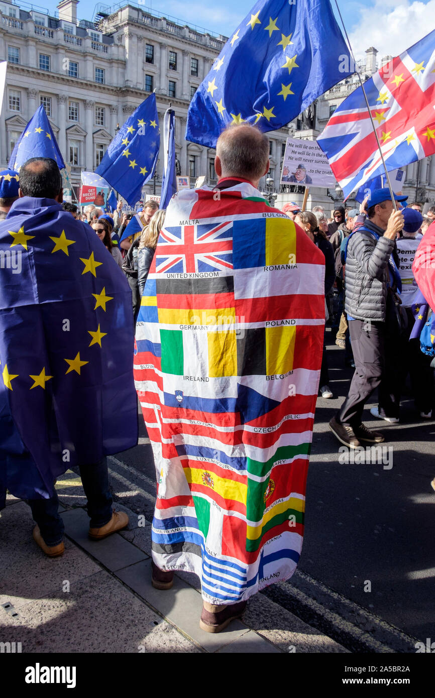 Londres, Royaume-Uni. 19 octobre 2019. L'Union européenne Pro remainers prendre part au grand rassemblement de mars et exigeant un second vote du peuple sur le Royaume-Uni dans l'Union européenne. Banque D'Images