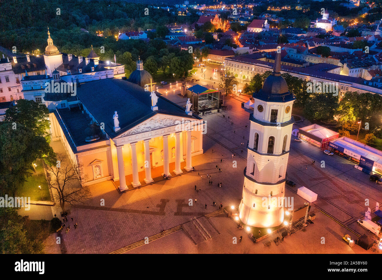 Coucher de soleil sur le centre de Vilnius, Lituanie, prises en mai 2019 Banque D'Images