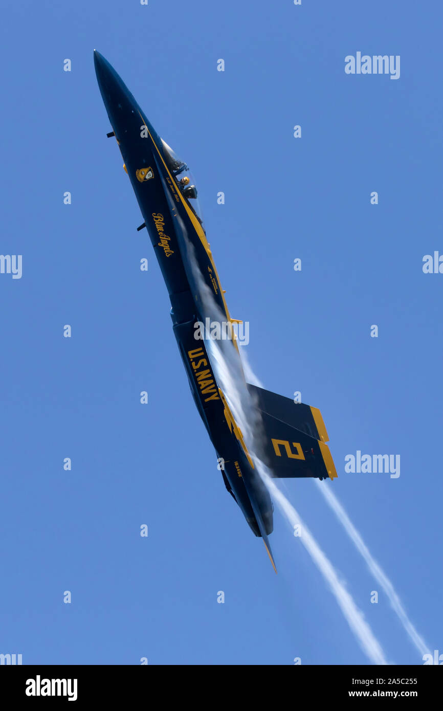 F-18 Hornet Blue Angels avec les vapeurs. Banque D'Images