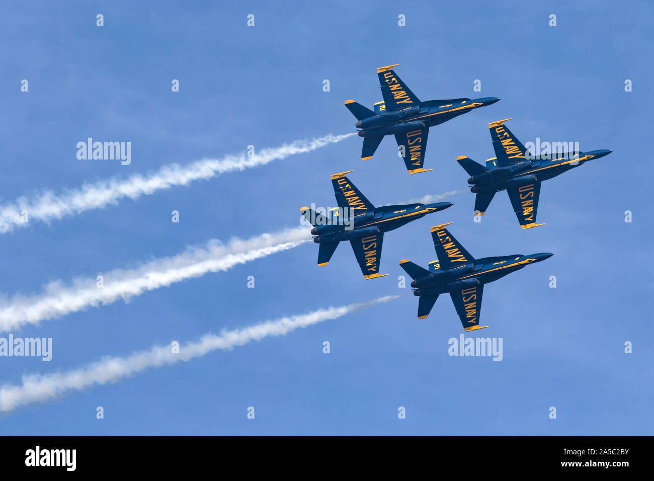 Blue Angels F-18 Hornet en formation diamant pendant une semaine San Francisco 2019 démonstration en vol de la flotte. Banque D'Images
