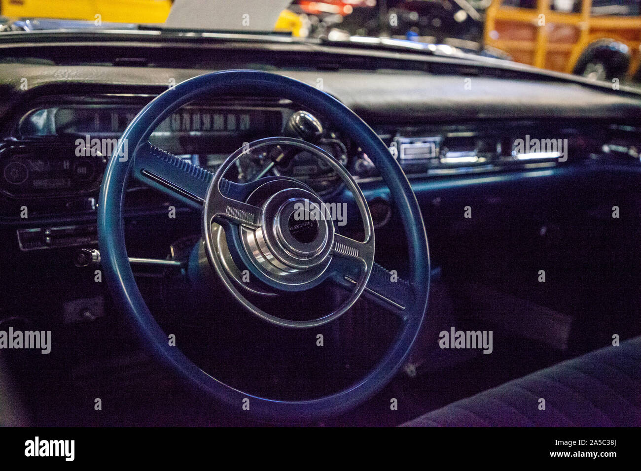 Punta Gorda, Florida, USA - Le 13 octobre 2019 : Blue 1957 Cadillac Eldorado affichée à la Muscle Car City Museum. Utilisation éditoriale Banque D'Images