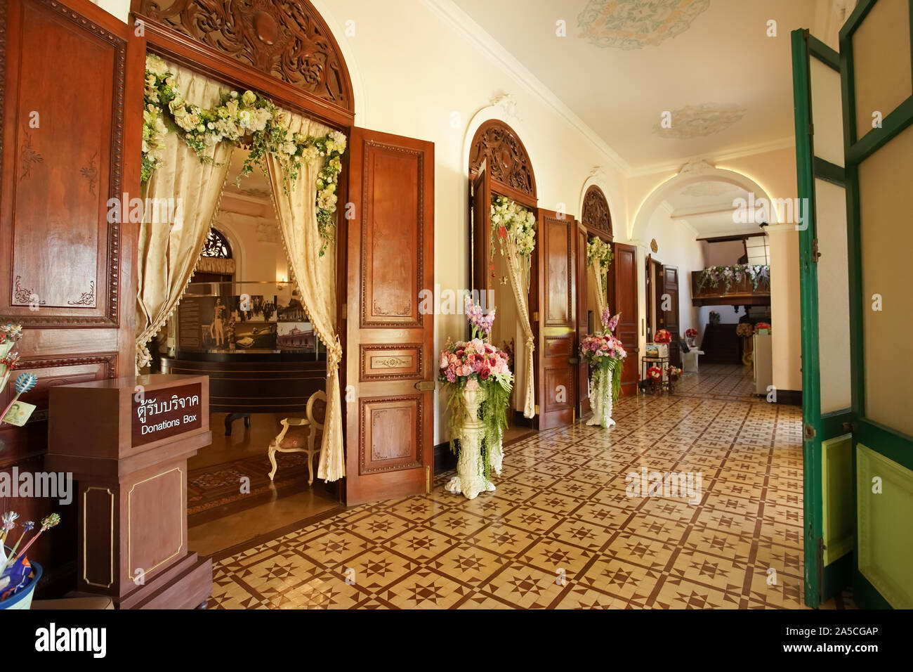 La Thaïlande, Prachinburi - Août 26, 2019 : l'intérieur du bâtiment en Chaophraya Abhaibhubejhr Abhaibhubejhr Chaophraya Hôpital. Banque D'Images