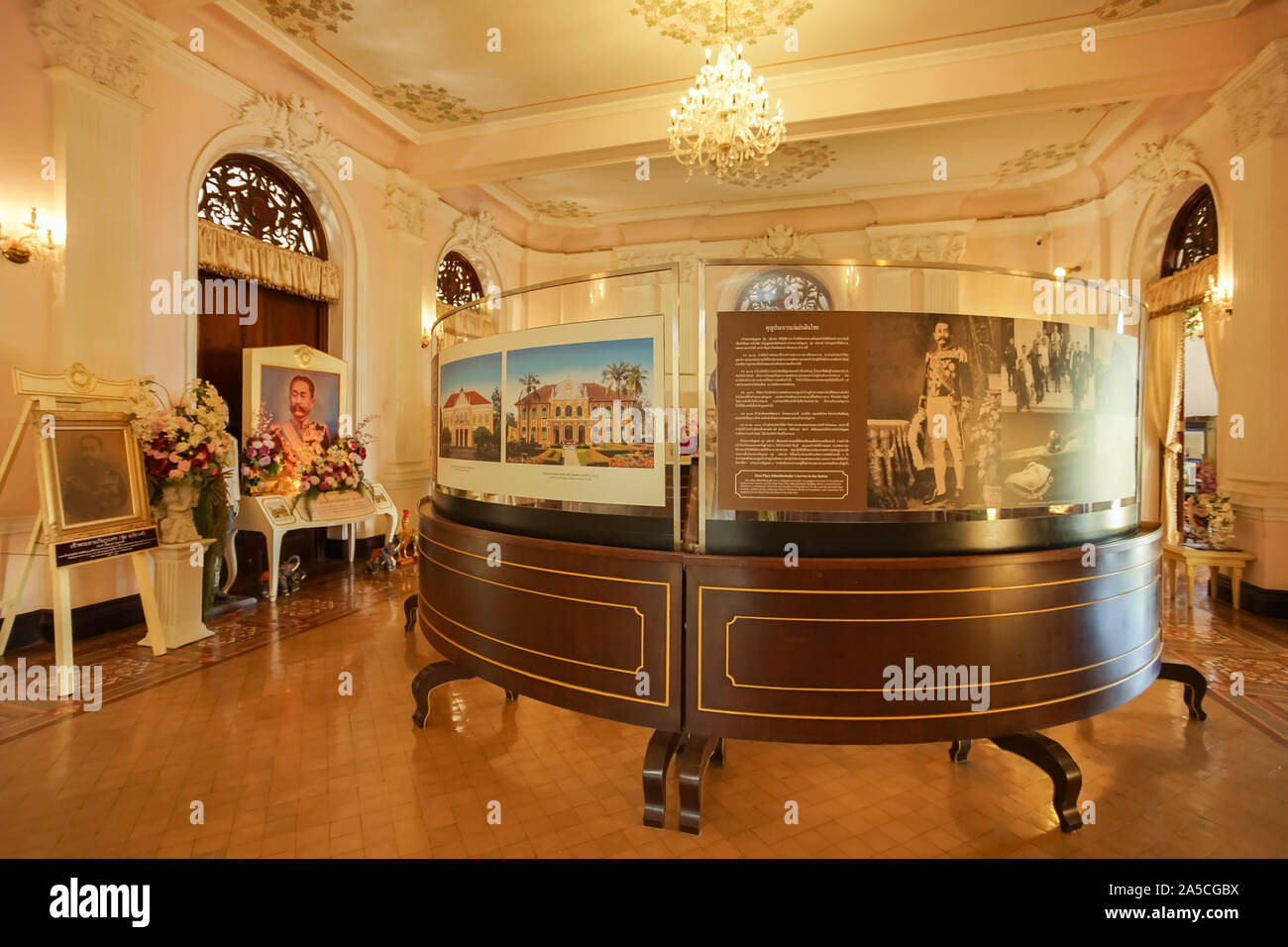 La Thaïlande, Prachinburi - Août 26, 2019 : l'intérieur du bâtiment en Chaophraya Abhaibhubejhr Abhaibhubejhr Chaophraya Hôpital. Banque D'Images