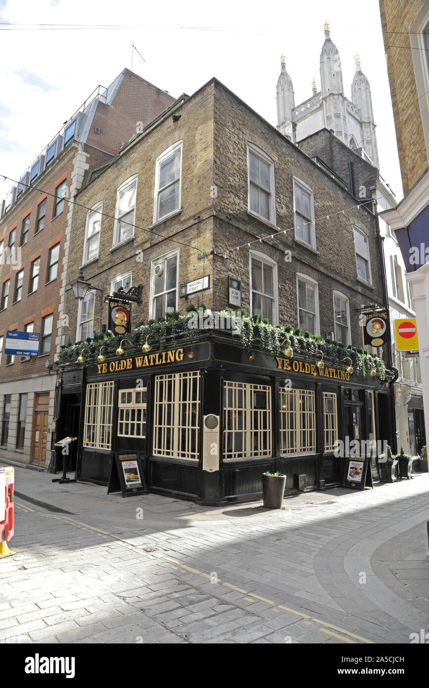 Ye Olde Watling pub, Watling Street, City of London, UK Banque D'Images
