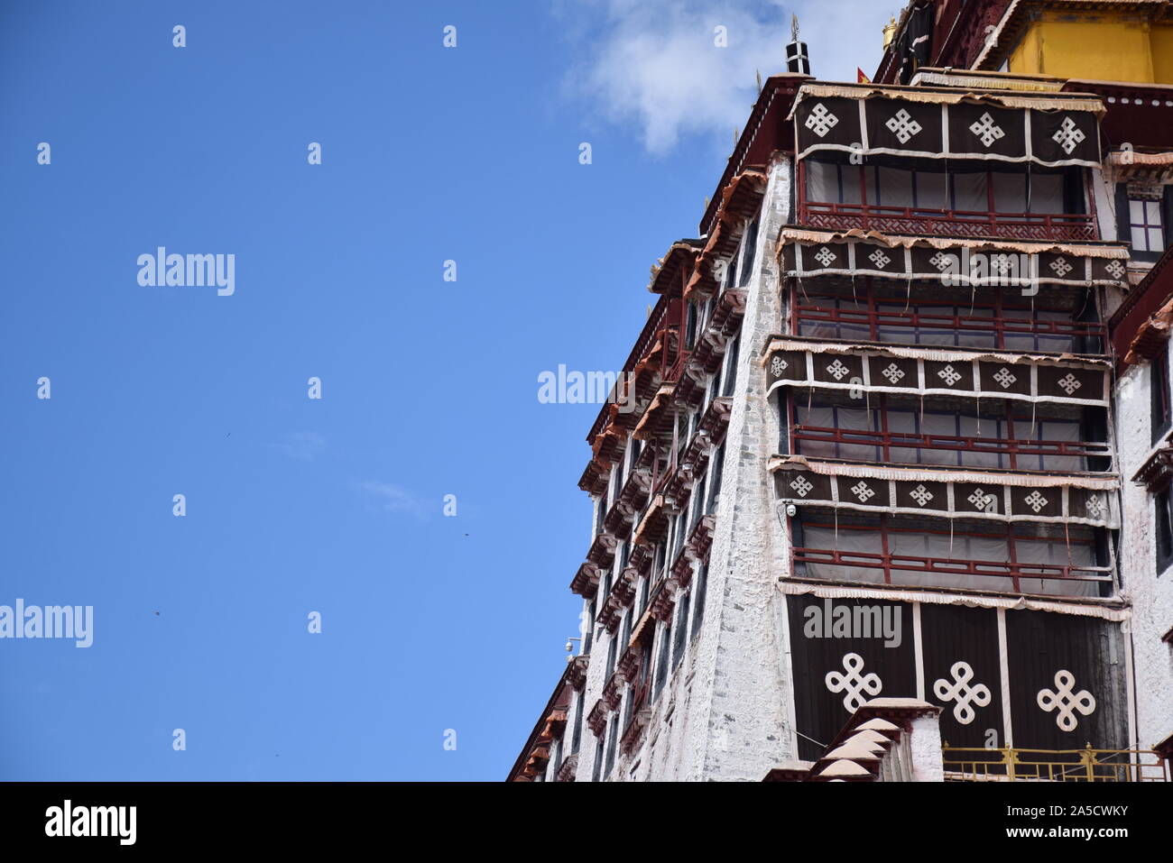 Vue sur les bâtiments à l'intérieur du palais du Potala, autrefois utilisé comme palais d'hiver pour les dalaï-lamas à Lhassa, Tibet Banque D'Images