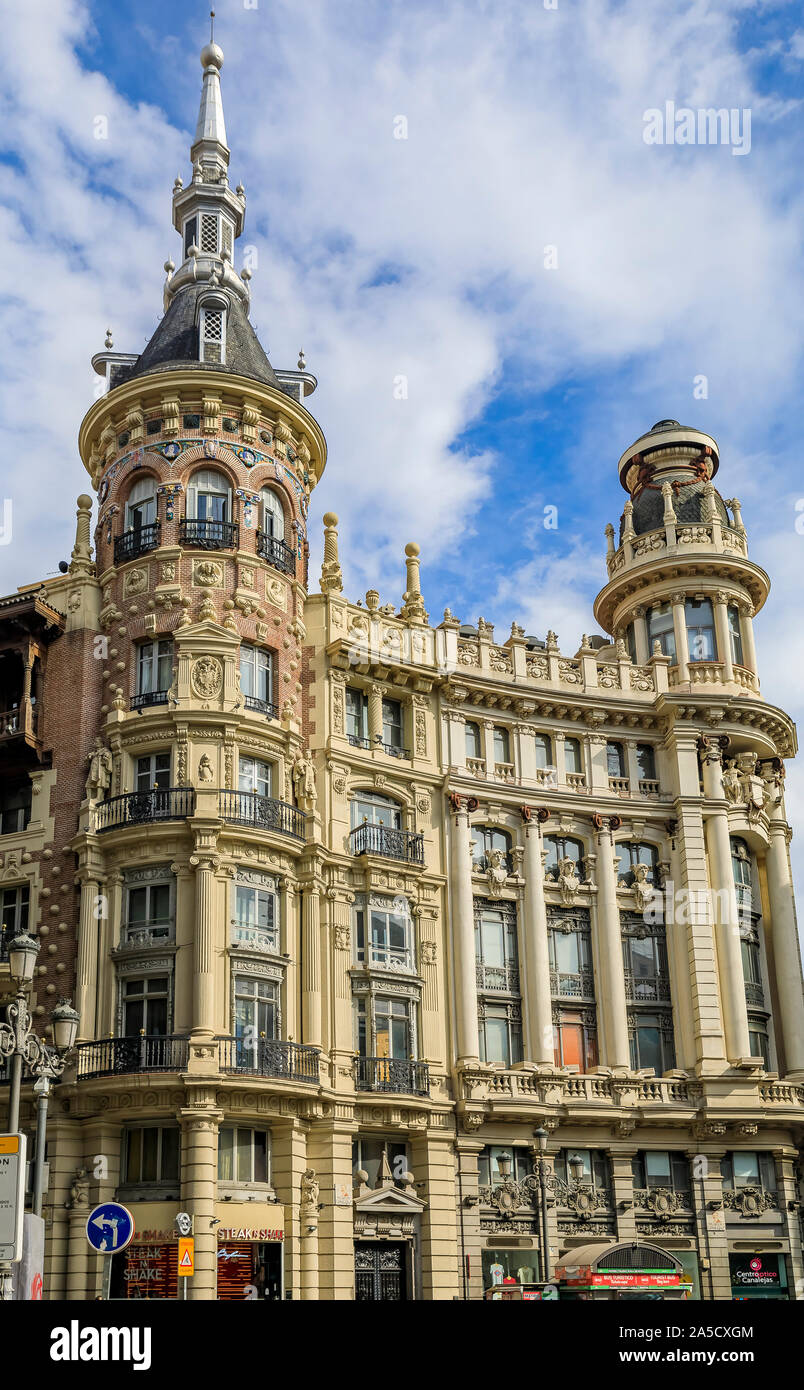 Madrid, Espagne - juin 5, 2017 : l'extérieur de la Casa de Allende, bâtiment du début du xxe siècle sur la Plaza de Canalejas en centre-ville Banque D'Images