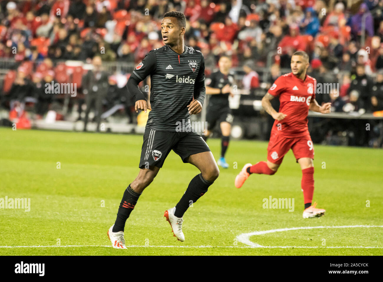Toronto, Canada. 19 Oct, 2019. Ola Kamara (14) vu en action lors de la MLS match entre Toronto FC et de DC United au BMO Field à Toronto.(score final ; Toronto fc 5:1 DC United) Credit : SOPA/Alamy Images Limited Live News Banque D'Images