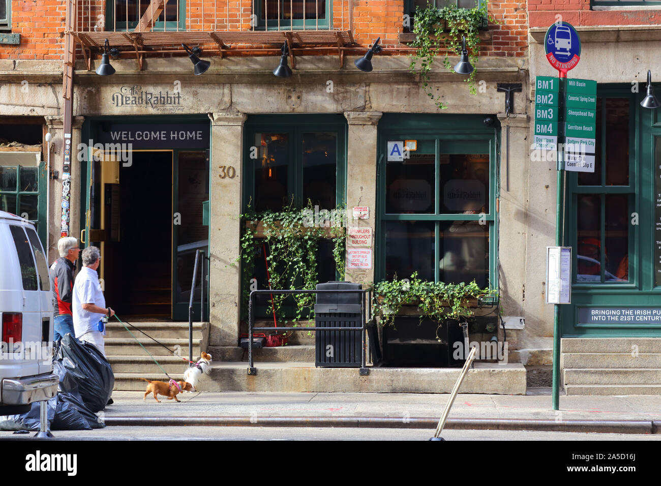 Les morts de l'épicerie et lapin Grog, 30 Water Street, New York, NY de l'extérieur d'un bar dans la Fraunces Tavern Block Historic District à Manhattan Banque D'Images