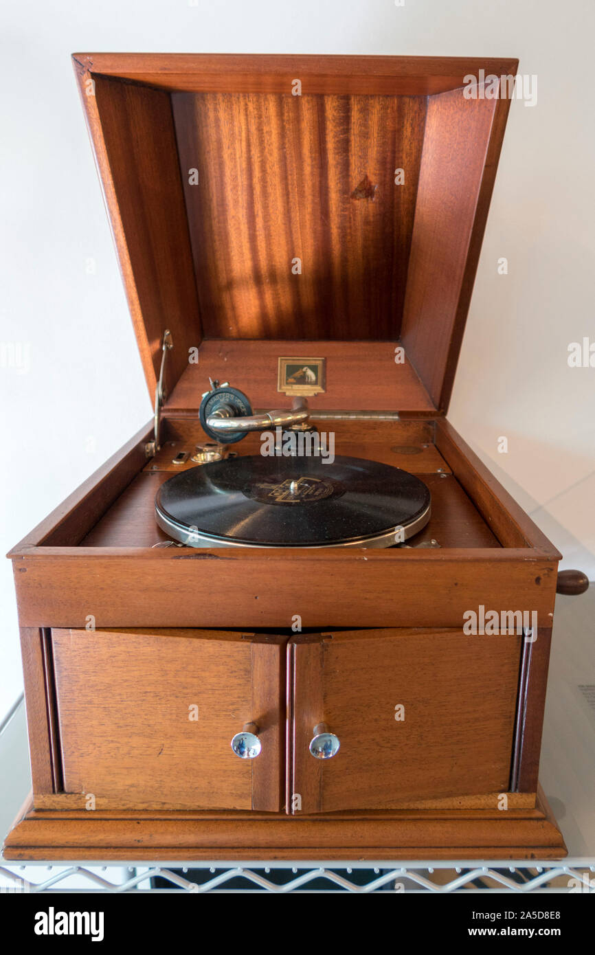 Lecteur de disque de vinyle Antique armoire en bois Banque D'Images