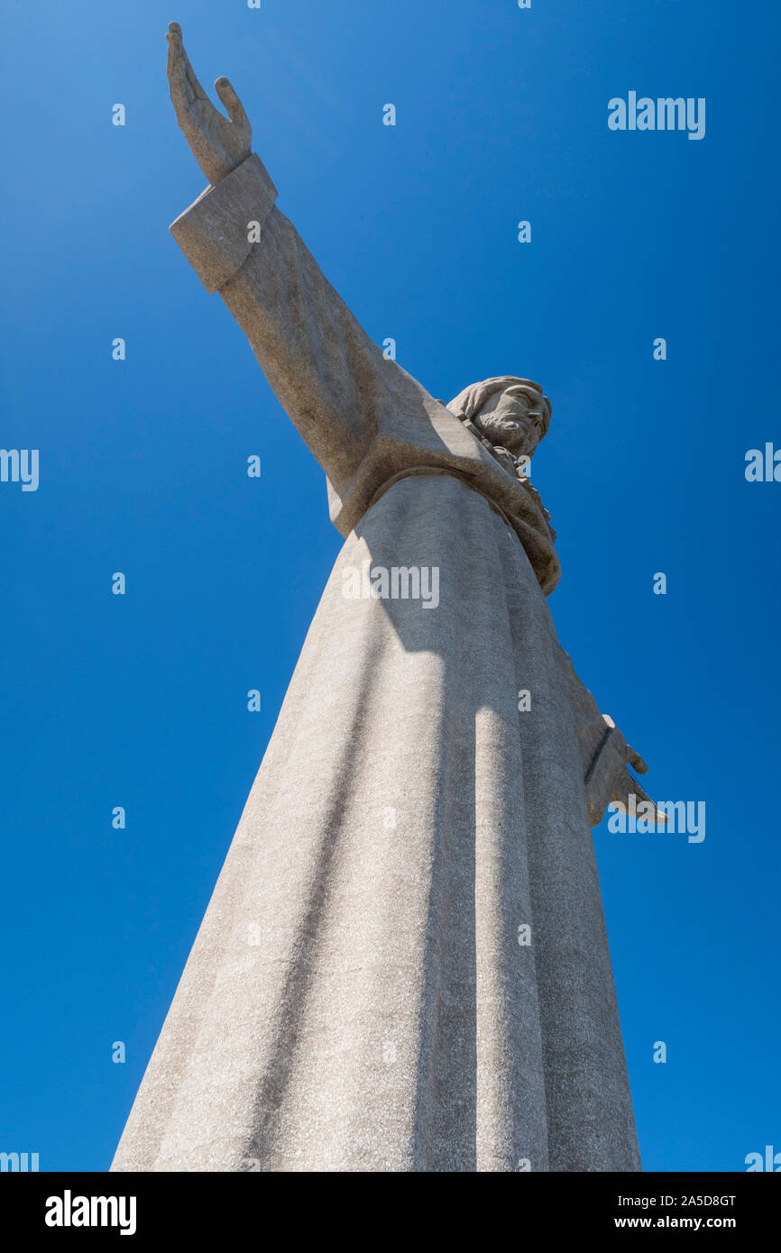 Sanctuaire du Christ Roi aka Cristo Rei statue surplombant Lisbonne, à Almada, Portugal Banque D'Images