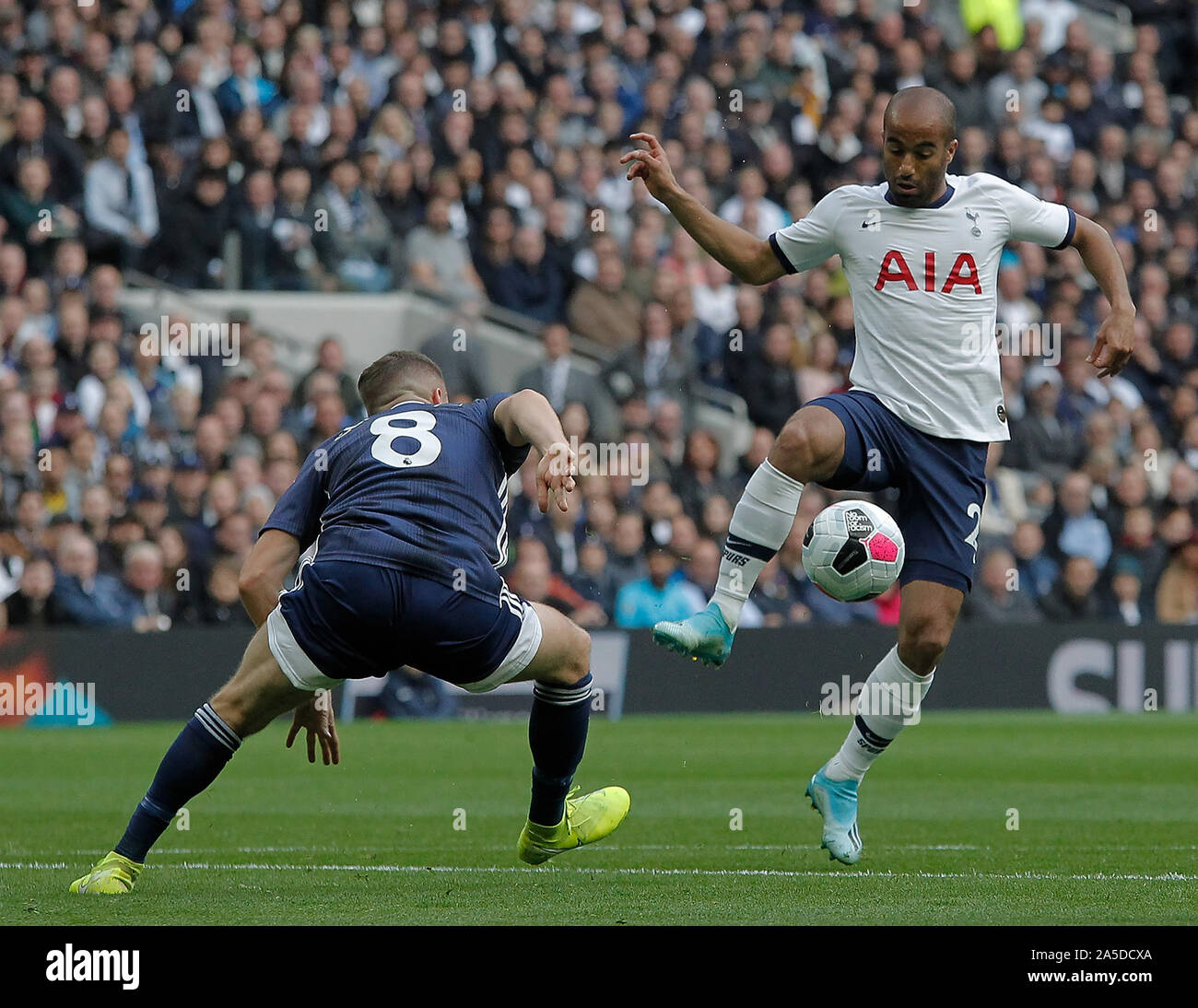 Lucas de Tottenham contrôle le ballon au cours de la Barclays Premier League match entre Tottenham Hotspur et Watford, à Tottenham Hotspur Stadium, Lon Banque D'Images Lucas de Tottenham contrôle le ballon au cours de la Barclays Premier League match entre Tottenham Hotspur et Watford, à Tottenham Hotspur Stadium, Lon Banque D'Images
