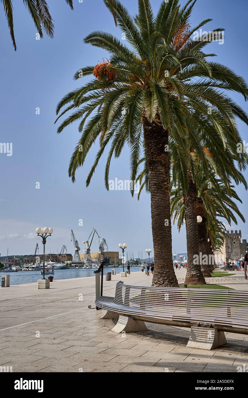 Le port de Trogir, Split, Dubrovnik, Croatie, Europe. Banque D'Images