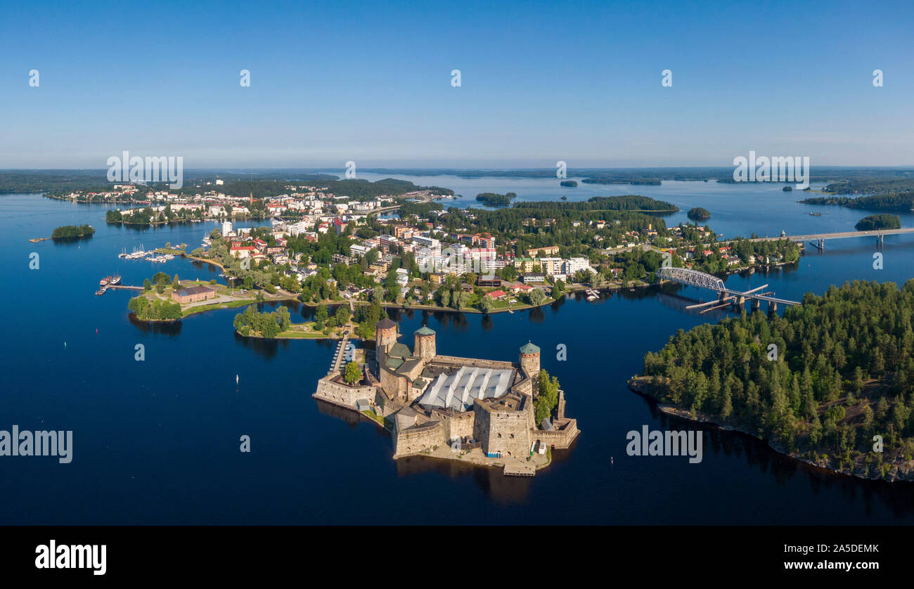 Vue aérienne du château et de la ville de Savonlinna Olavinlinna en Finlande Banque D'Images