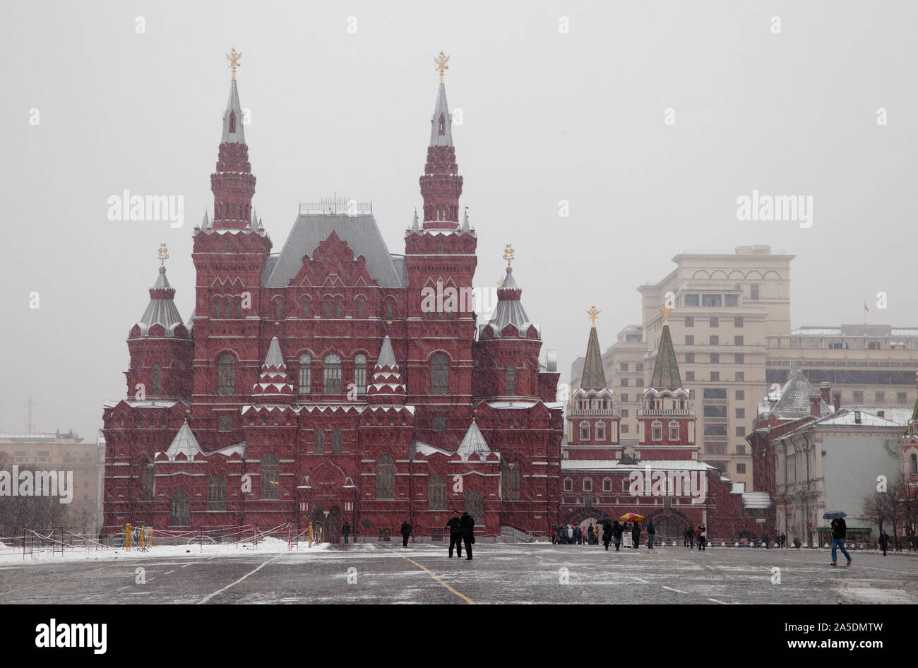 Vue de l'État Musée Historique de la Place Rouge à Moscou, de neige Banque D'Images