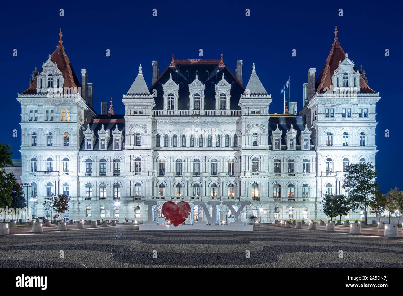 Albany, New York, USA - Vue de la nuit de New York State Capitol Building Banque D'Images