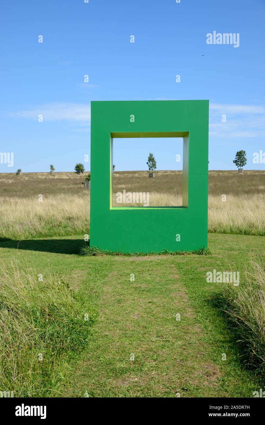 Paysage anglais ou de prairies encadrées par Logement Vert (2019) Sculpture ou d'Art Installation par Krijn de Koning Compton Verney Warwickshire Angleterre Banque D'Images