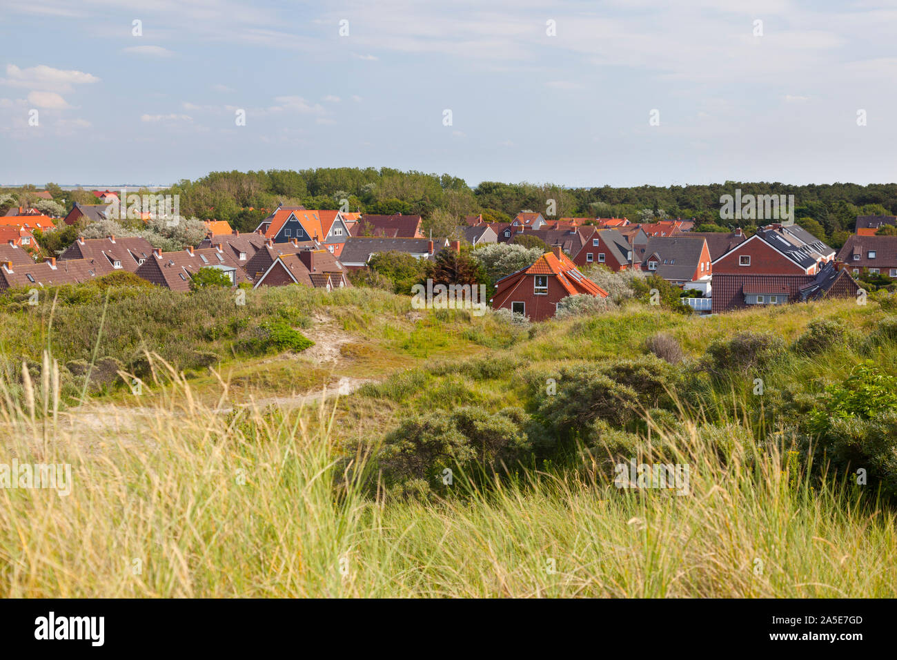 Dans un petit village entre envahis par les dunes de sable de Norderney, Allemagne. Banque D'Images