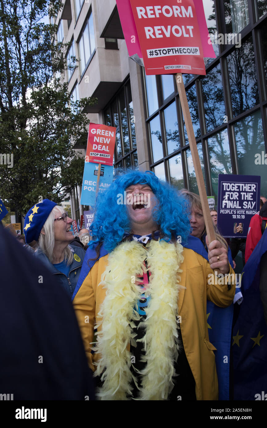 Westminster, Londres 19 octobre 2019. Peuples autochtones partisans vote la demande de confirmation de mars un référendum sur l'UK a décidé de quitter l'UE Banque D'Images